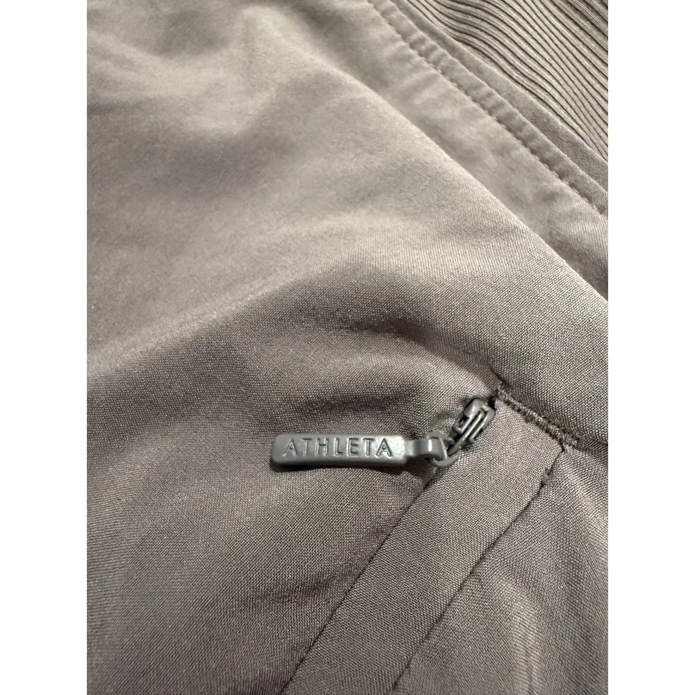 Athleta Shorts Womens 4 Gray Hiking Travel Athletic Ribbed Waist
